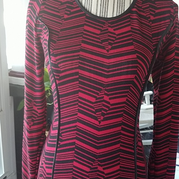 Red & Black Geometric Jersey Dress - Picture 2 of 4